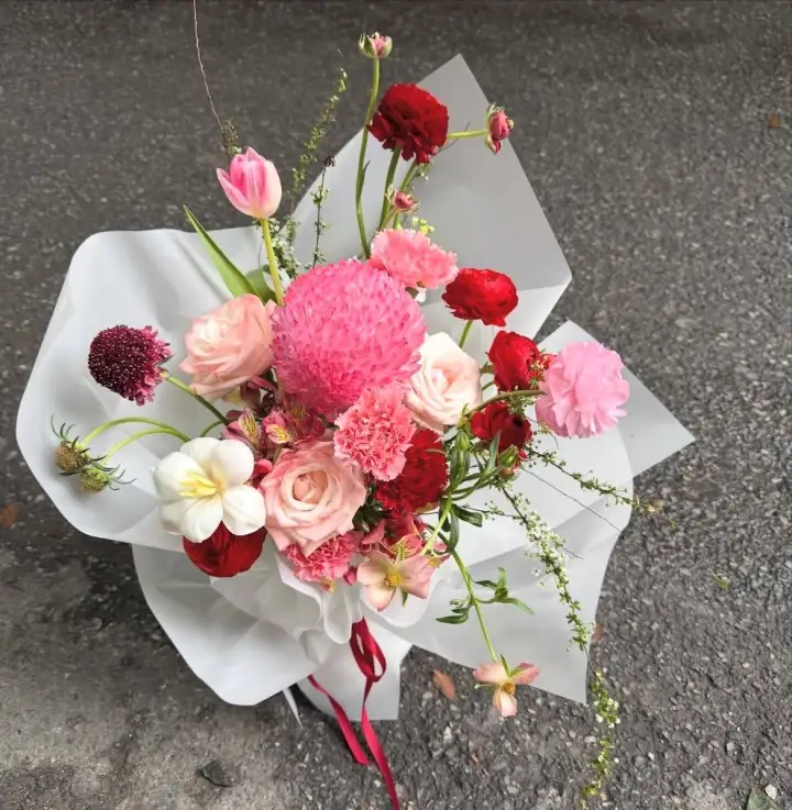 Red Ranunculus & Pink Celosia Bouquet — photo 2