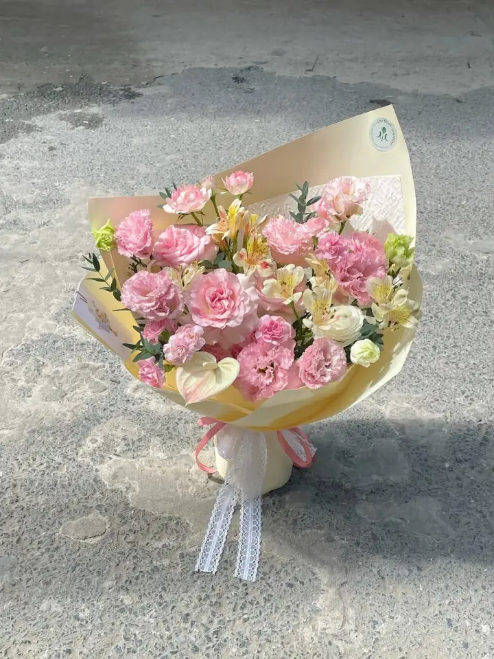 Pink Lisianthus & Orchid Bouquet — photo 3