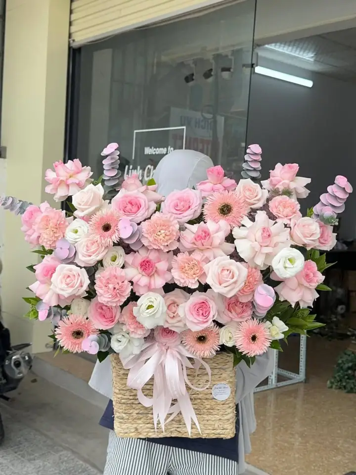 Large Blush Rose & Gerbera Basket — photo 2