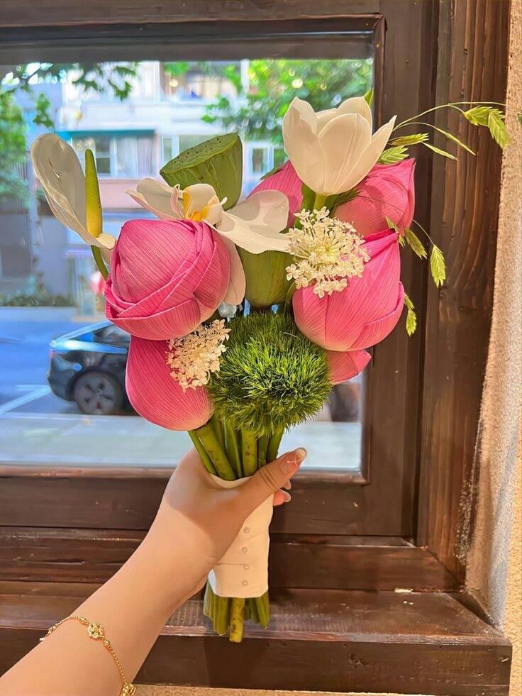 Bó Cưới Sen Hồng Á Đông