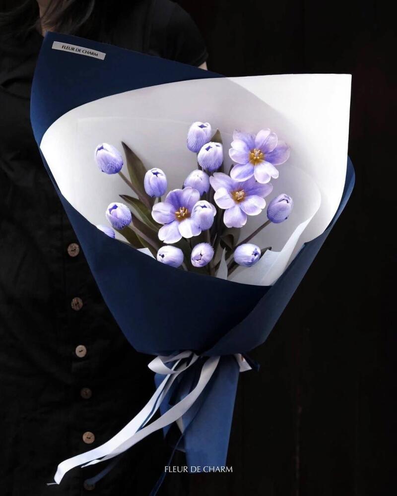 Bó Tulip Tím Nở Xòe Duyên Dáng