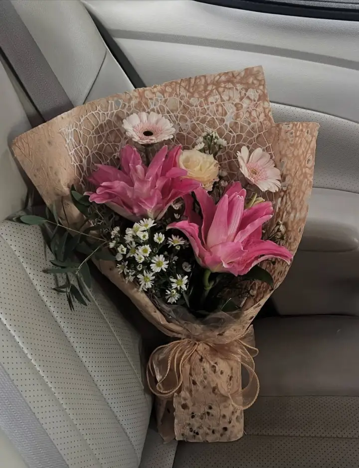 Pink Lily & White Daisy Bouquet in Brown Paper — photo 4