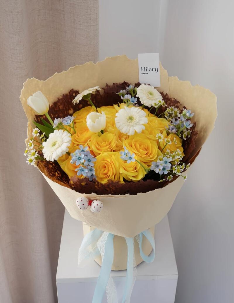Bó Hồng Vàng Mix Tulip Trắng — ảnh 2