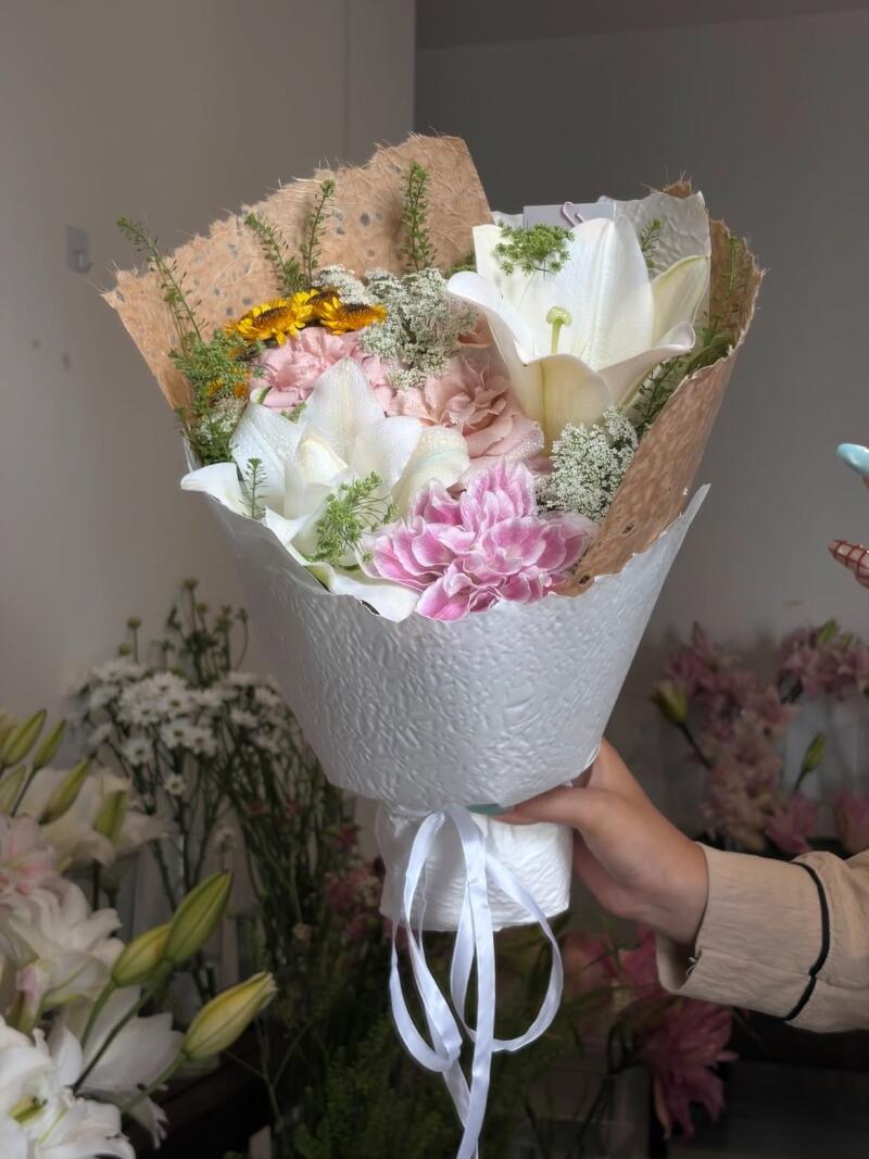 Bó Ly Trắng Mix Hướng Dương Mini — ảnh 3
