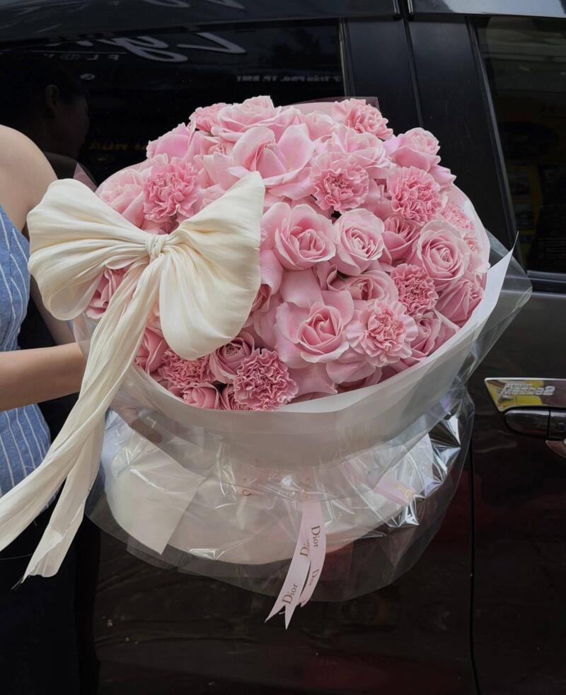 Bó Hoa Hồng Cẩm Chướng Nơ Kem