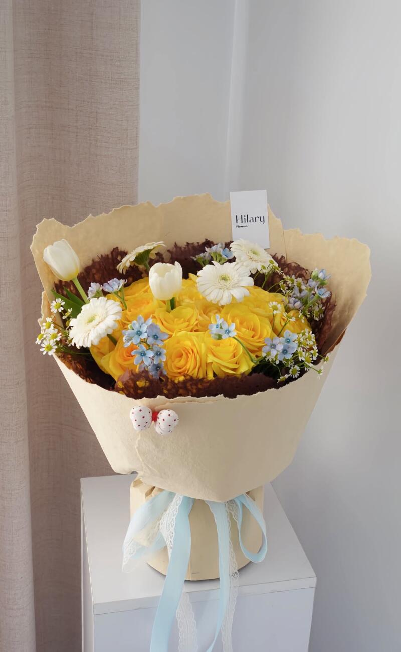 Bó Hồng Vàng Mix Tulip Trắng