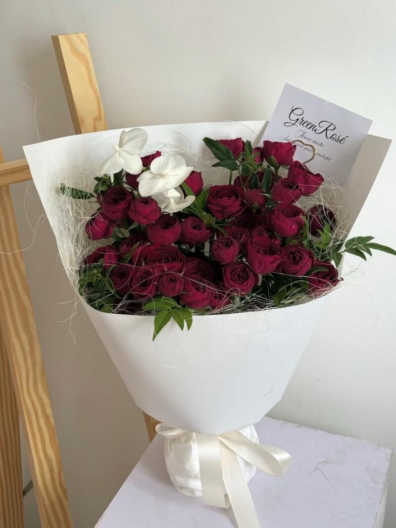 Bó Hồng Leo Đỏ Rượu Mix Lan Hồ Điệp Trắng — ảnh 3