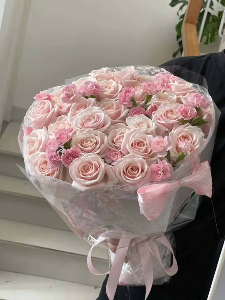 Blush Rose & Carnation Bouquet in White Lace — photo 3
