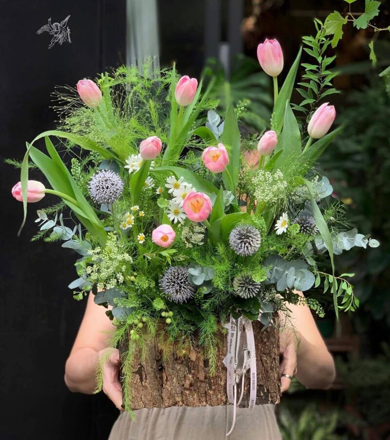 Lẵng Hoa Tulip Hồng Vườn Mộc