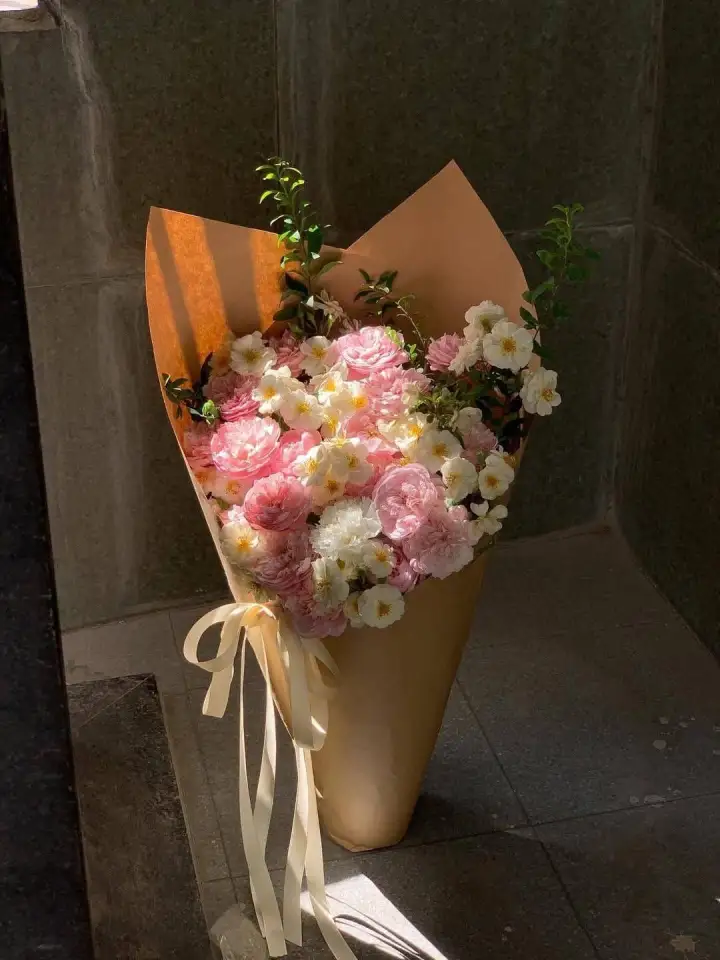Garden Rose Bouquet in Kraft Paper
