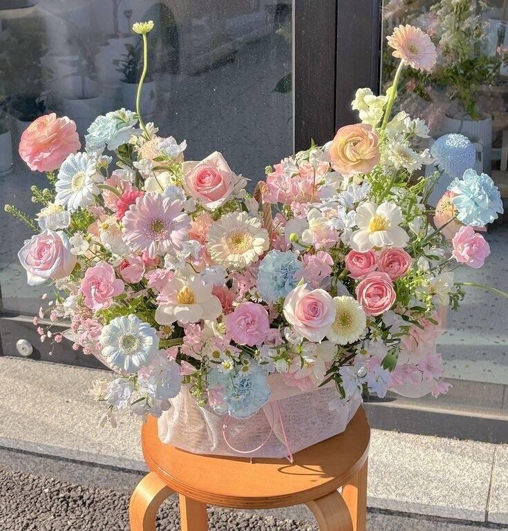 Lẵng Hoa Pastel Cầu Vồng Ngọt