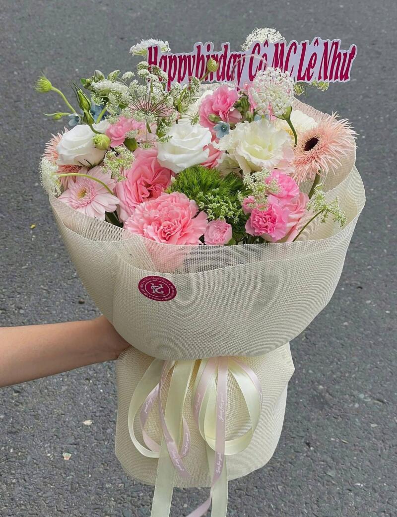 Bó Sinh Nhật Kem Hồng Có Tên Riêng