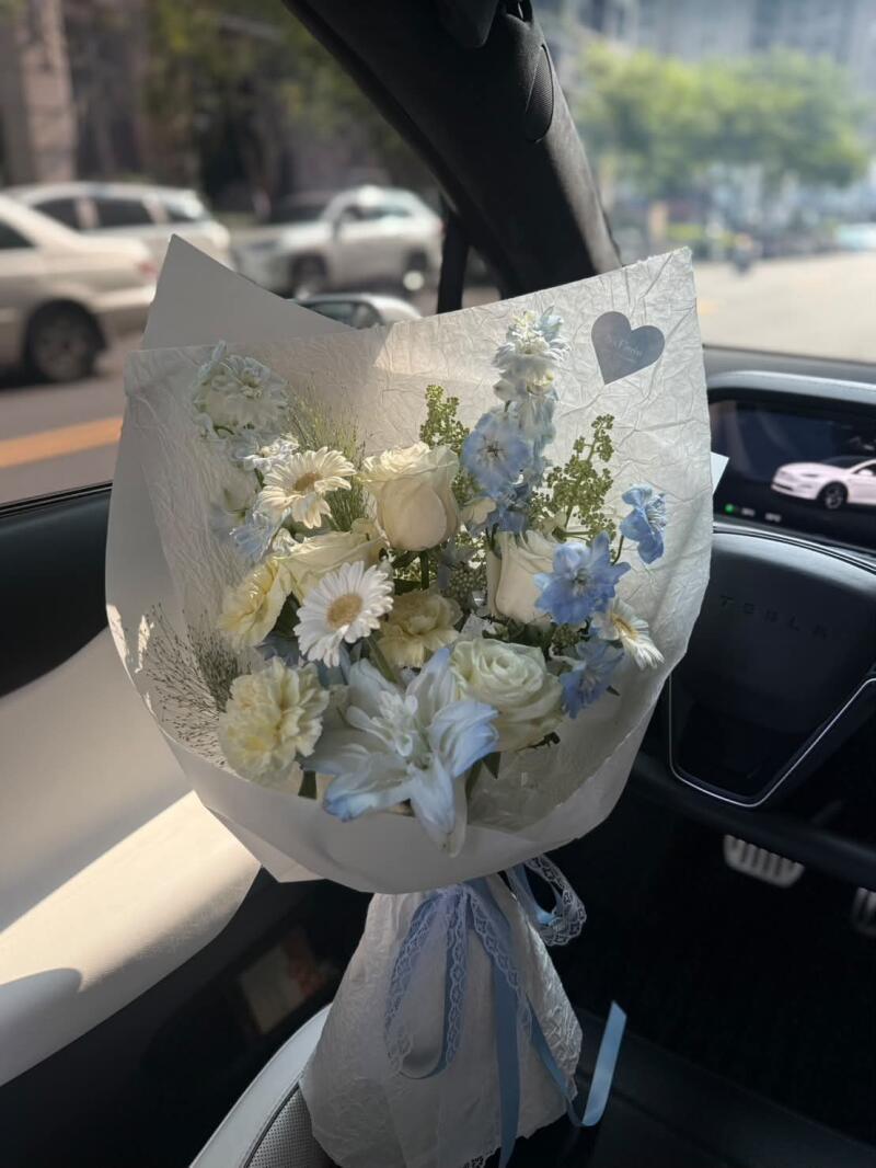 Bó Hoa Trắng Mix Phi Yến Xanh