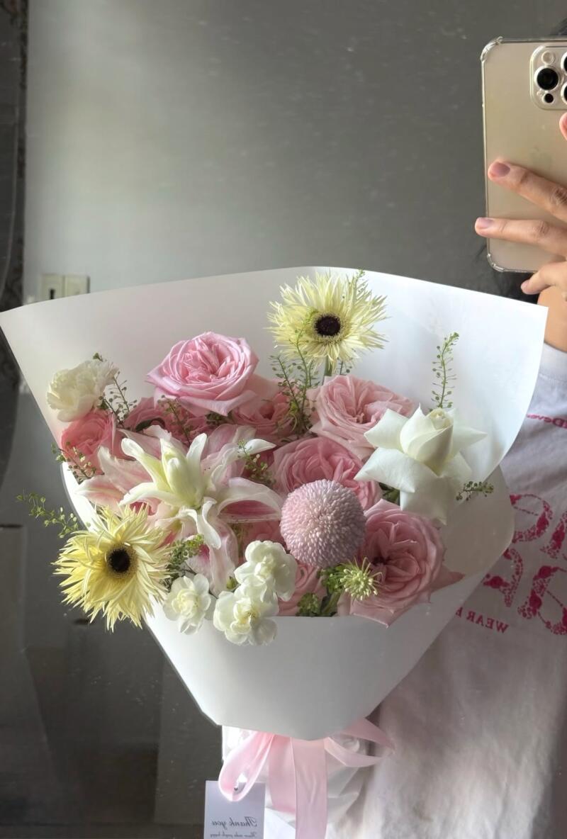 Bó Hồng Vườn Hồng Mix Đồng Tiền Kem — ảnh 3