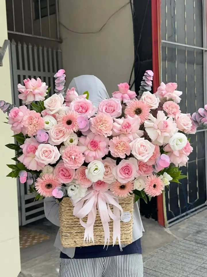 Large Blush Rose & Gerbera Basket — photo 3