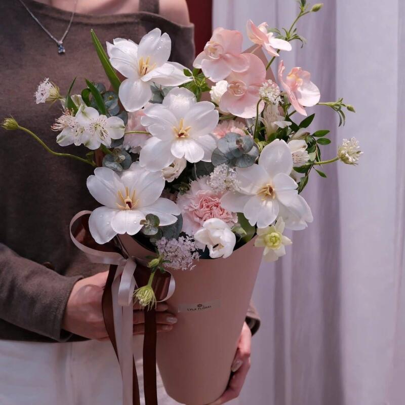 Bó Tulip Lan Hồ Điệp Sương Sớm