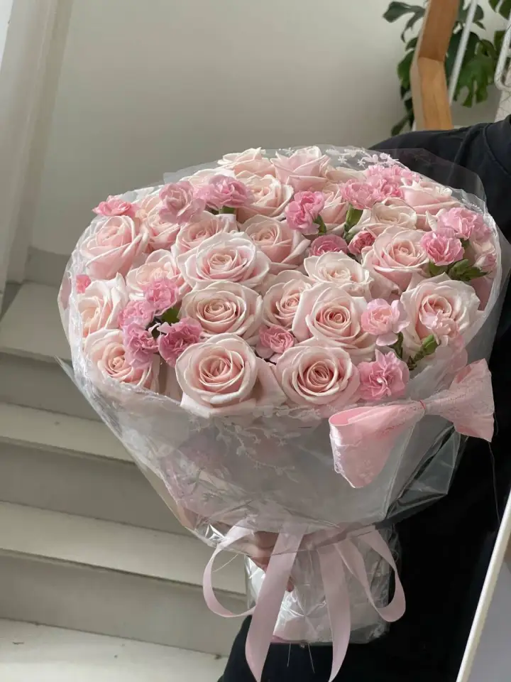 Blush Rose & Carnation Bouquet in White Lace — photo 4
