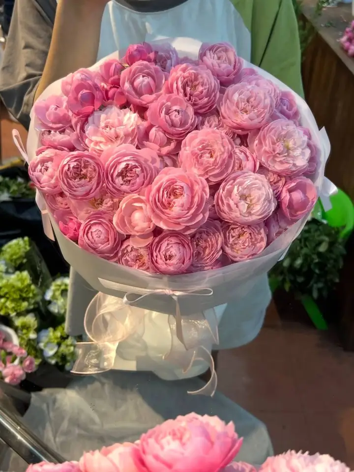 Large Hot Pink Garden Rose Bouquet — photo 3