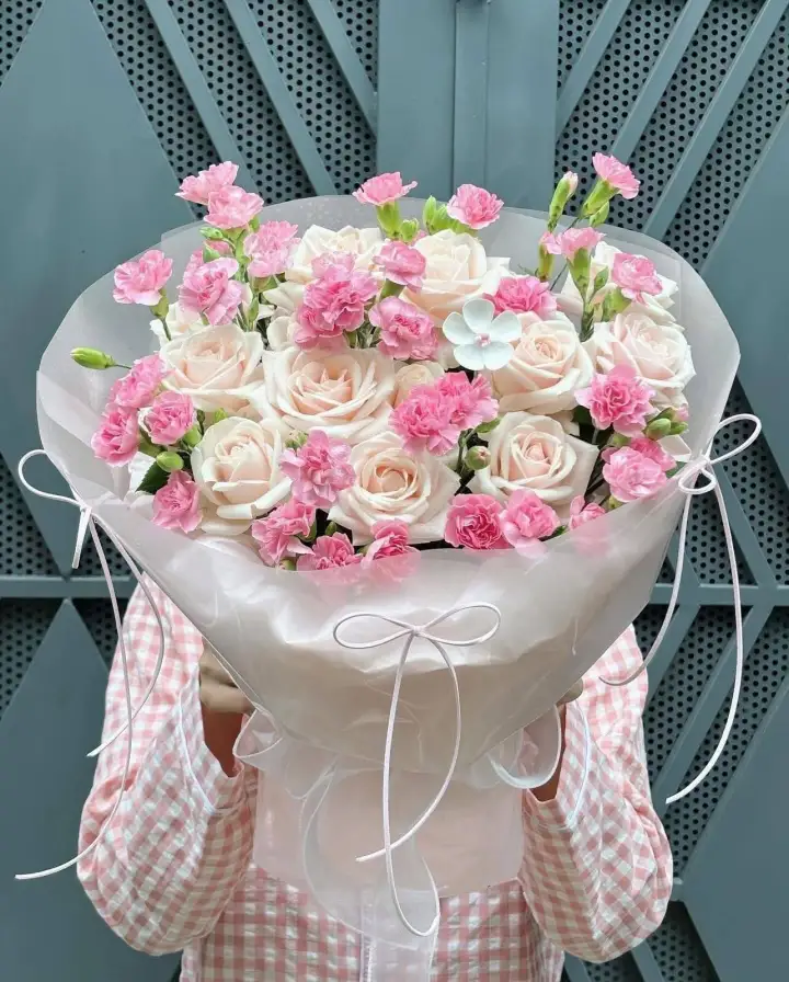 Cream Rose & Mini Carnation Bouquet