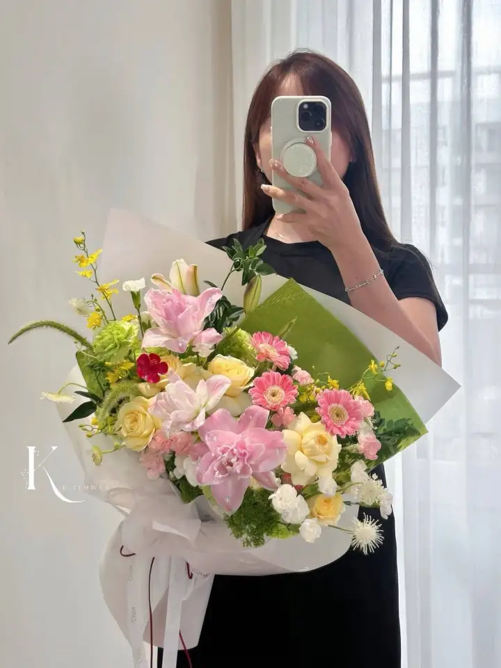 Pink Lily & Gerbera Bouquet in Yellow-Green Tones — photo 4