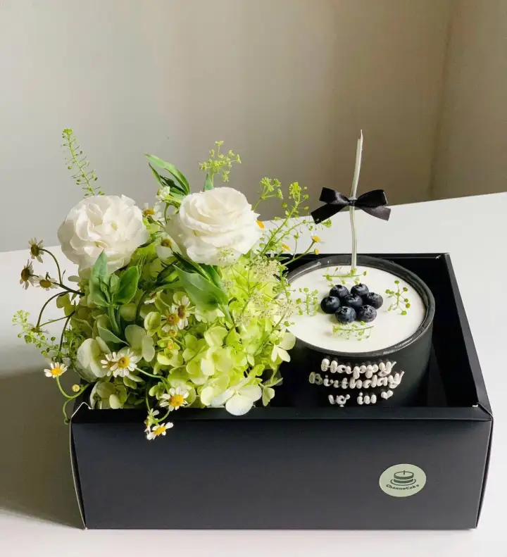 Black & White Blueberry Cake & Flower Gift Set