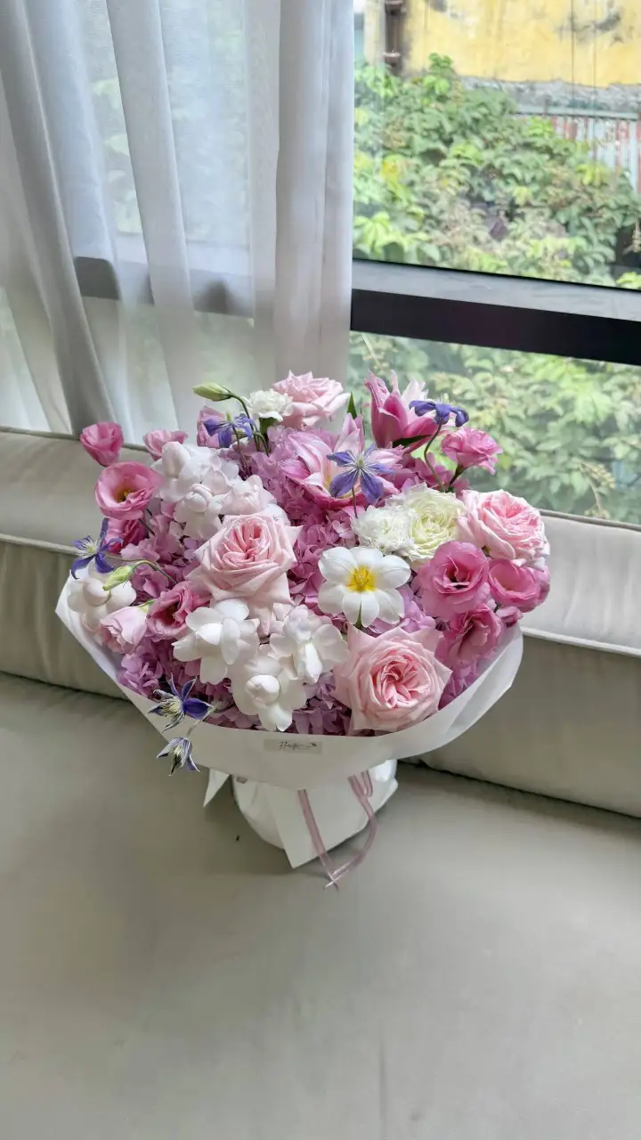 Pink Hydrangea & Garden Rose Bouquet in Pink-Purple Tones — photo 5