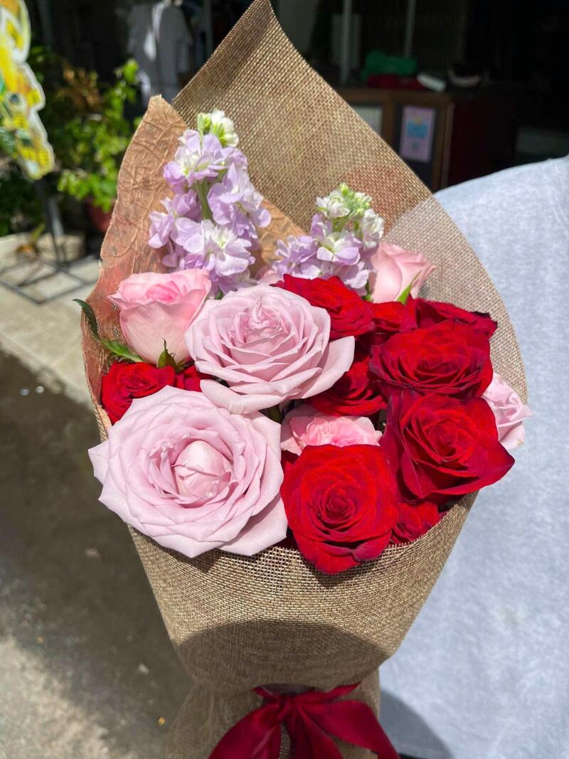 Bó Hồng Đỏ Mix Hồng Phấn Gói Đay Thô — ảnh 2