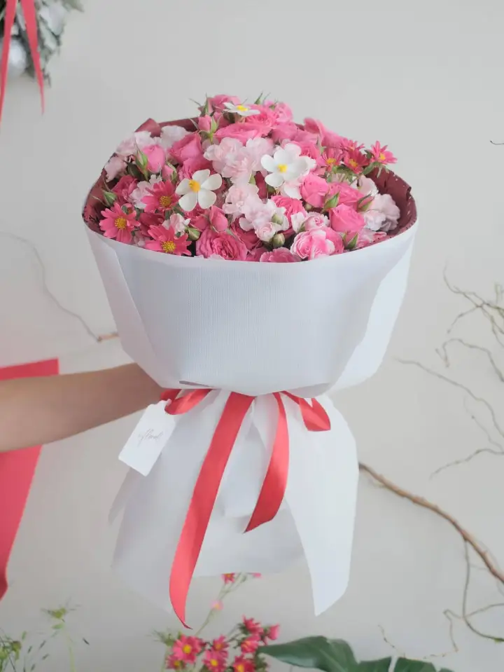 Radiant Hot Pink Rose & Carnation Bouquet