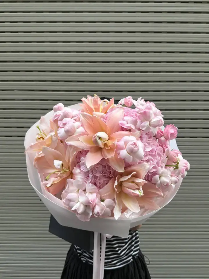 Pink Hydrangea & Peach Lily Bouquet — photo 2