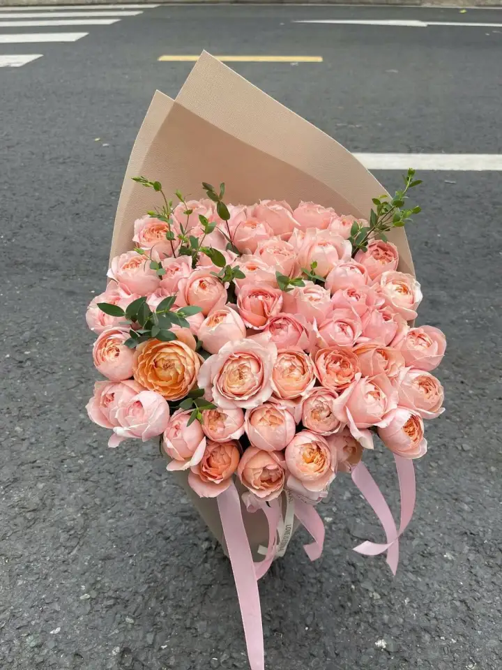 Peach Garden Rose Bouquet in Brown & Cream Paper — photo 2