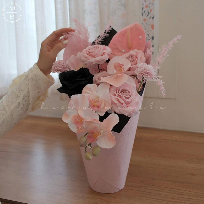 Chậu Hoa Lụa Hồng Môn Điểm Đen