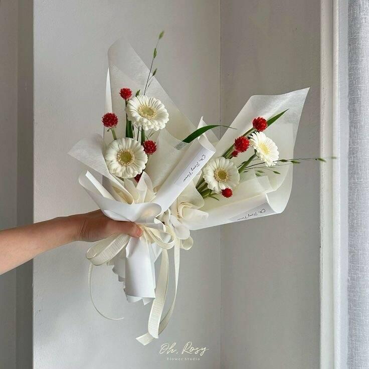 Bó Mini Cúc Trắng Dâu Đỏ