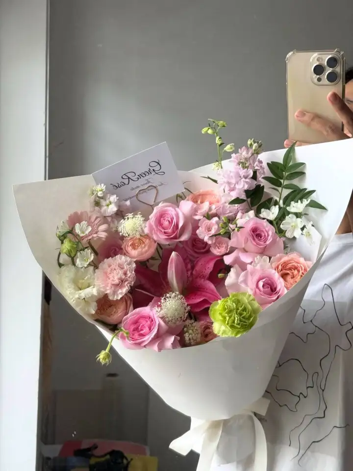 Pastel Rose & Deep Pink Lily Bouquet — photo 2