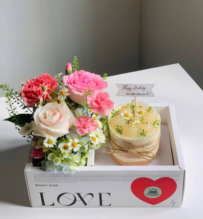 Set Quà Hộp LOVE Bánh Vải Nhũ Vàng