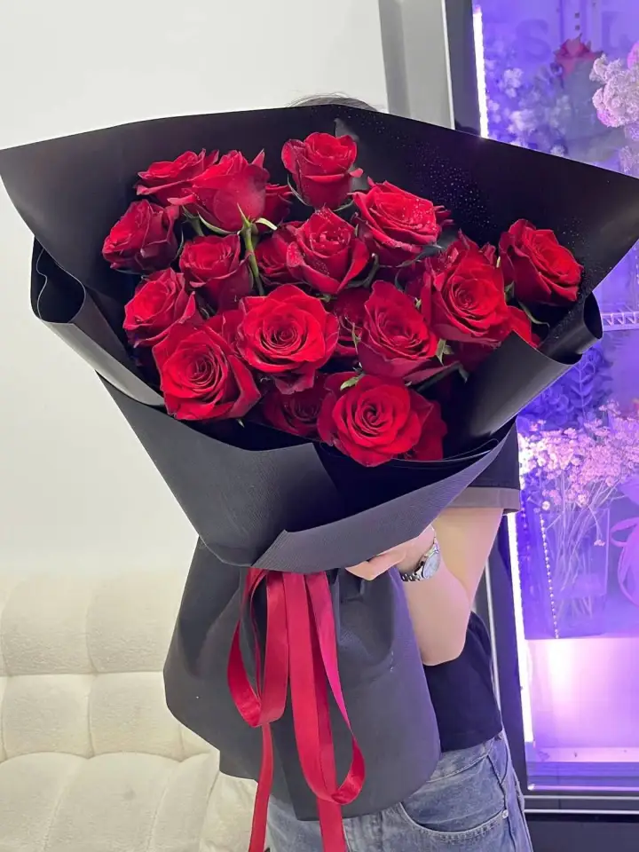 Classic Red Rose Bouquet in Black Paper — photo 3