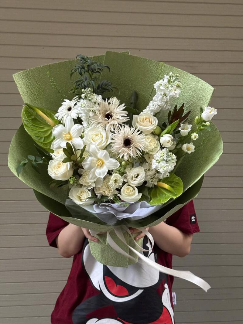 Bó Hoa Trắng Mix Hồng Môn Xanh Nền Giấy Xanh Rêu — ảnh 3