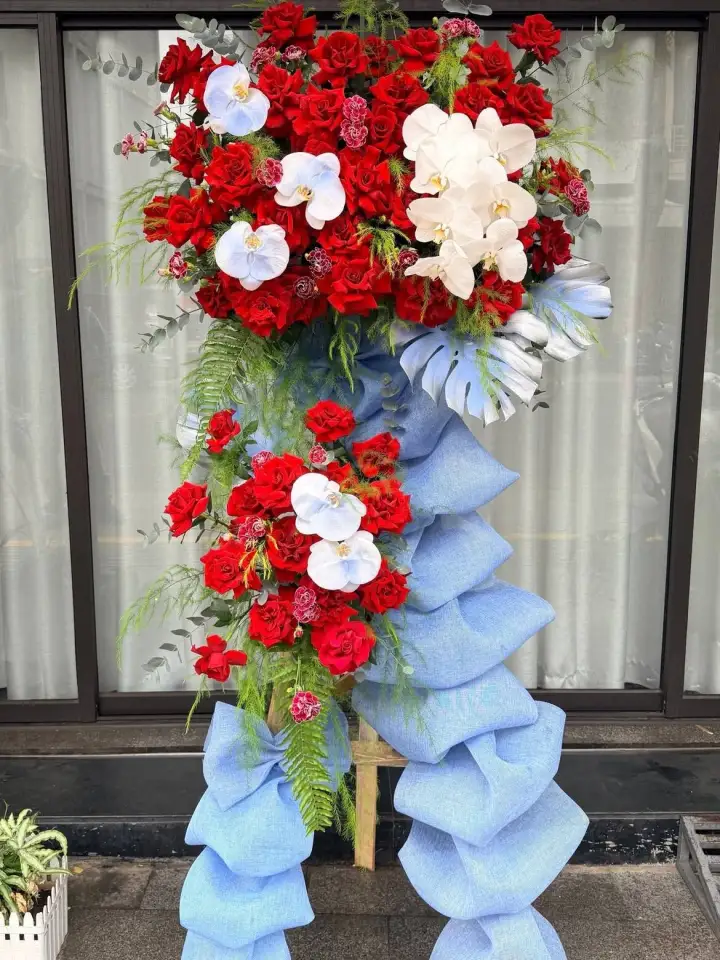 Red & White Orchid Grand Opening Stand with Green Tulle