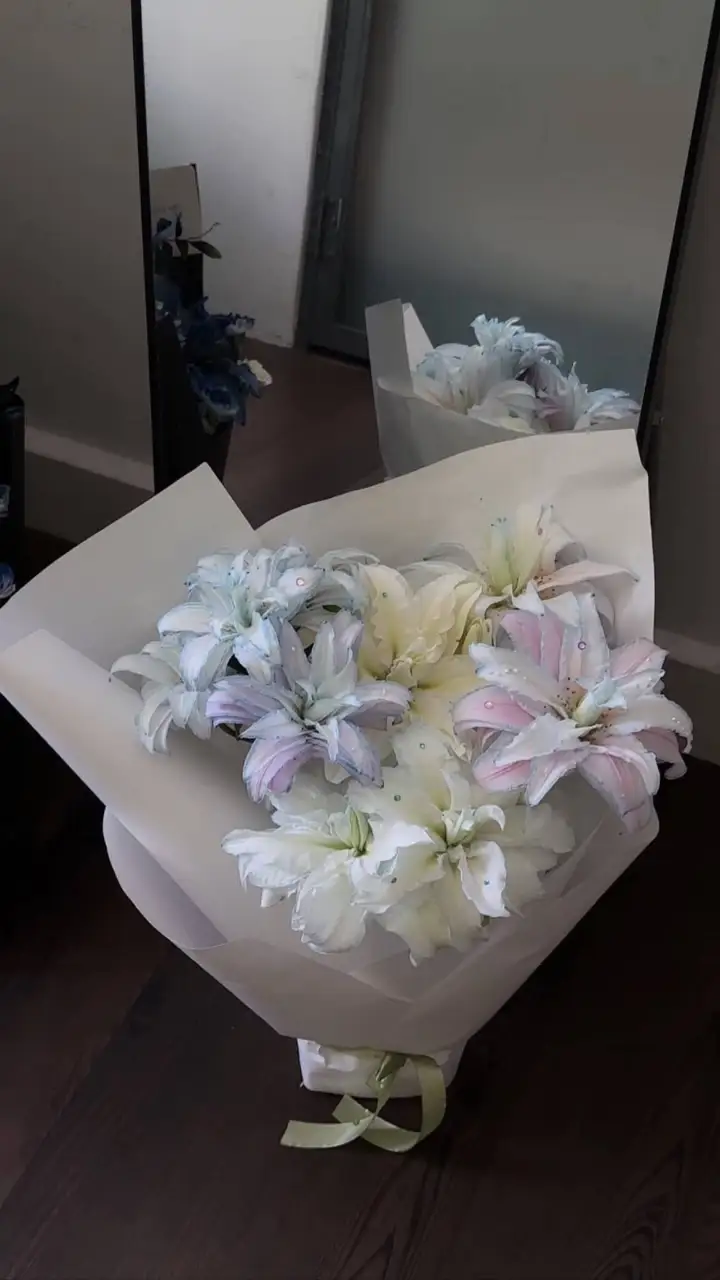Jade Double Lily & Pink-White Bouquet — photo 3