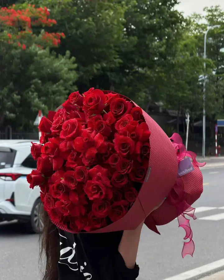 Large Red Rose Bouquet in Red Paper — photo 2