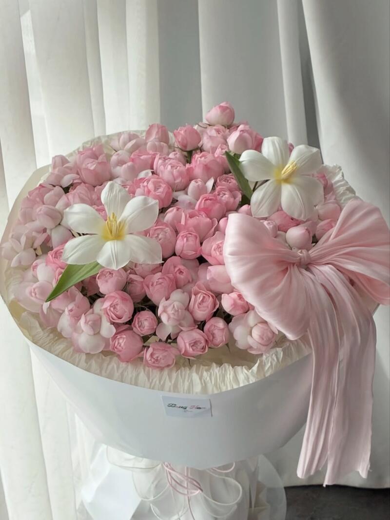 Bó Tulip Hồng Cỡ Lớn Nơ Lụa Hồng