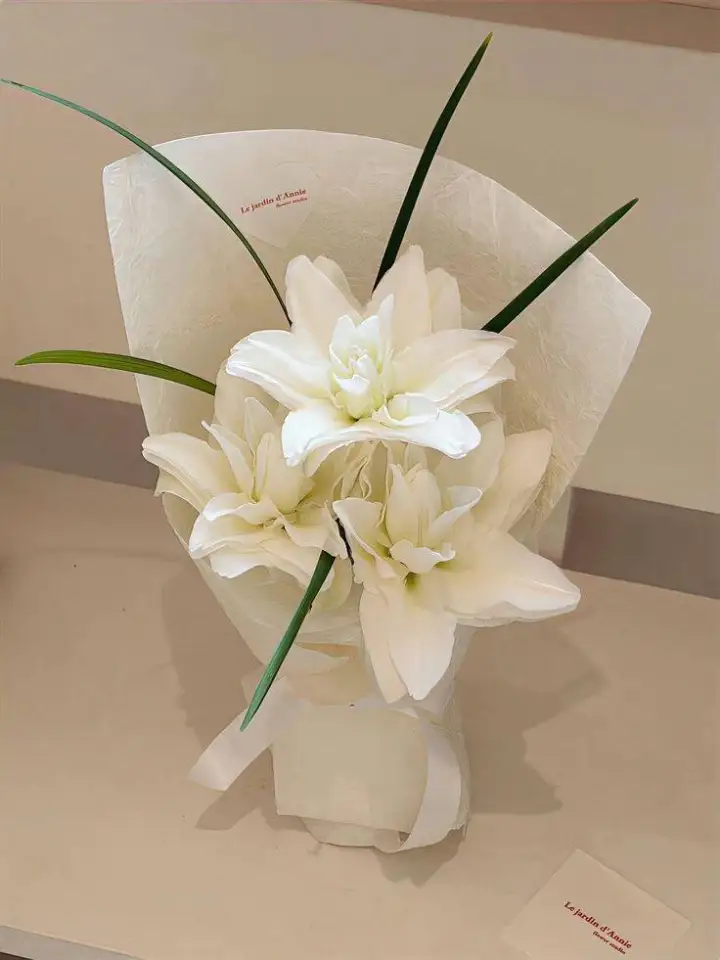 Le Jardin White Double Lily Bouquet