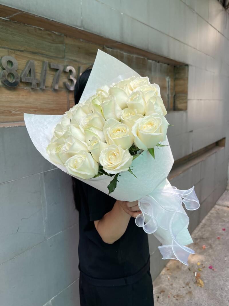 Bó Hồng Trắng Cổ Điển — ảnh 4