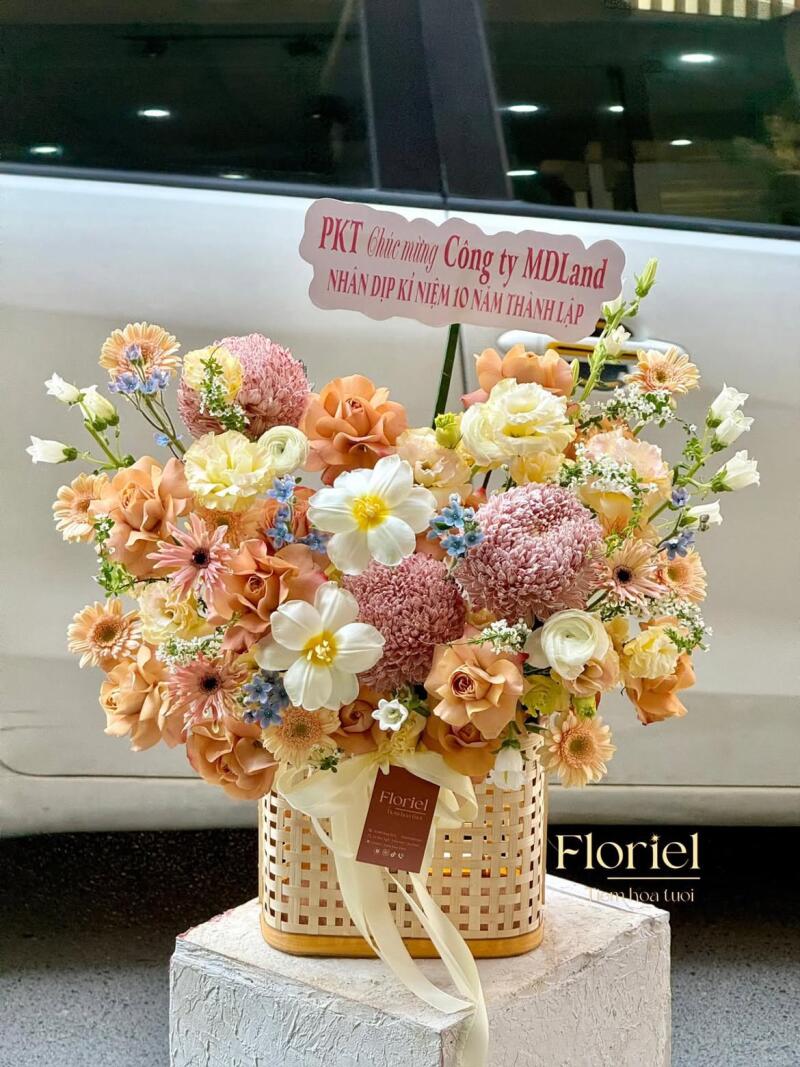 Giỏ Hoa Chúc Mừng Cam Đào Pastel