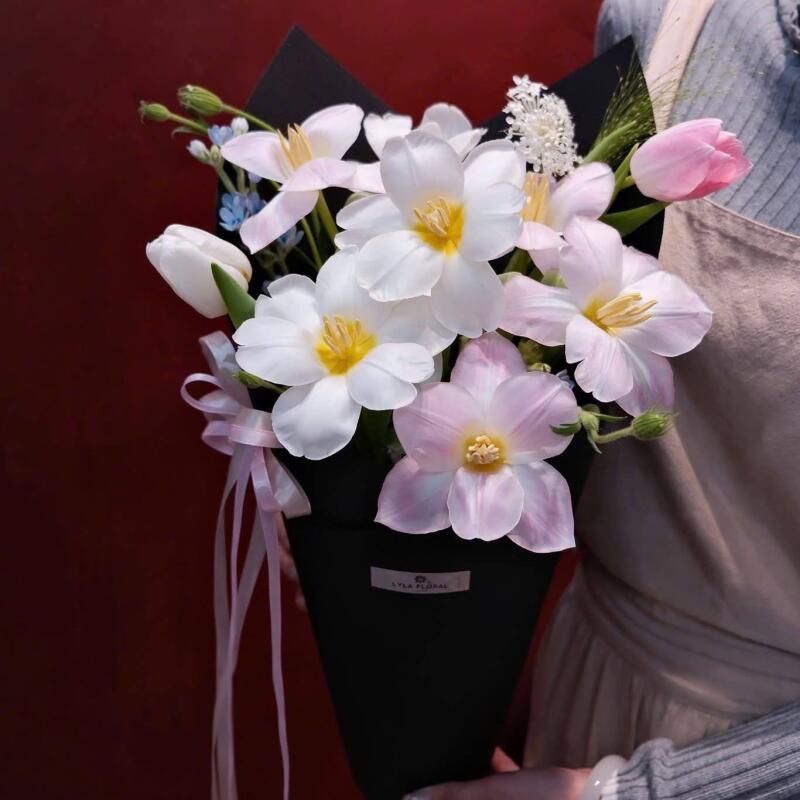 Bó Tulip Nón Đen Cá Tính