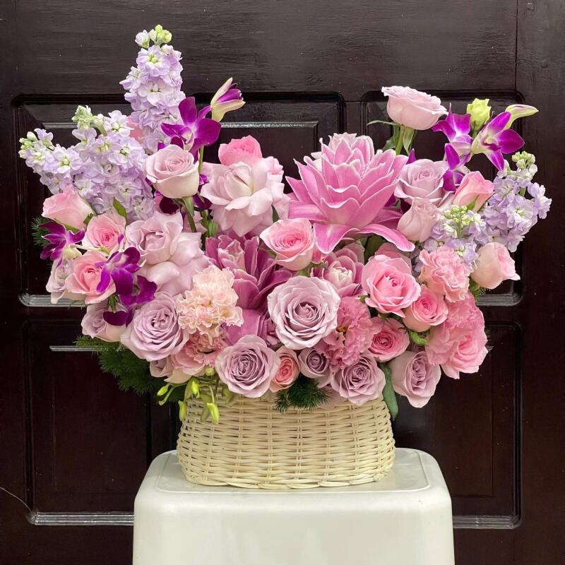 Giỏ Hoa Hồng Pastel Mix Lan Tím