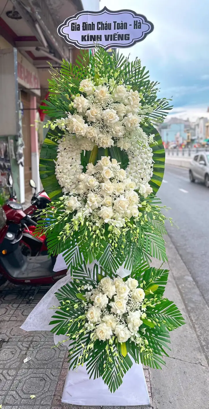 White Chrysanthemum Funeral Wreath with Green Areca Leaves