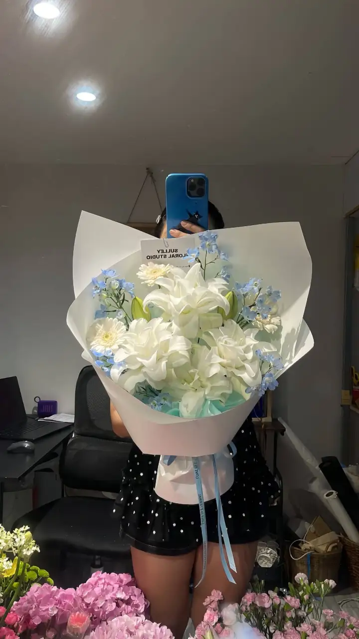 White Lily & Blue Delphinium Bouquet — photo 2