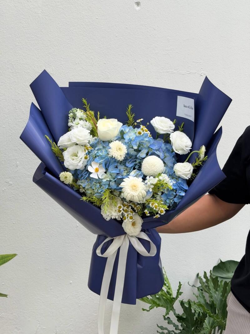Bó Cẩm Tú Cầu Xanh Mix Hồng Trắng Nền Navy — ảnh 2