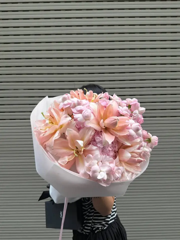 Pink Hydrangea & Peach Lily Bouquet — photo 3