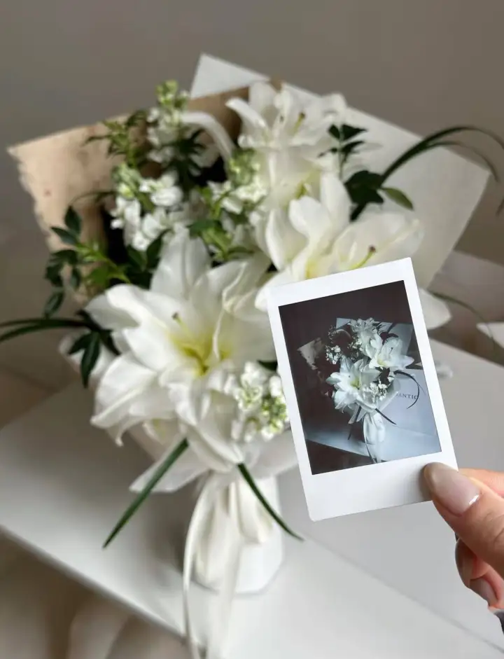 White Lily & White Violet Bouquet — photo 3